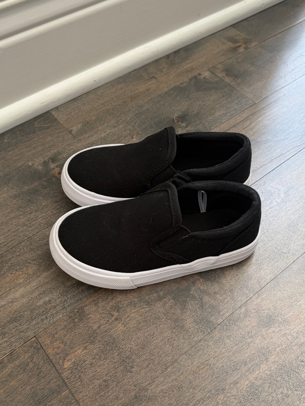 The Children’s Place Toddler Size 9 Black Slip-On Canvas Sneakers